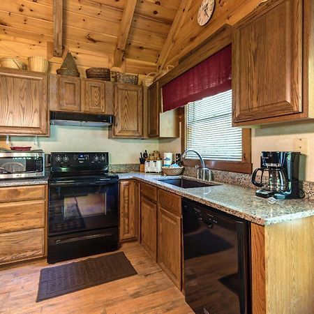 Fawn Cabin, 1 Bedroom, Sleeps 4, Hot Tub, Private, Pets, Gas Fireplace Gatlinburg Buitenkant foto