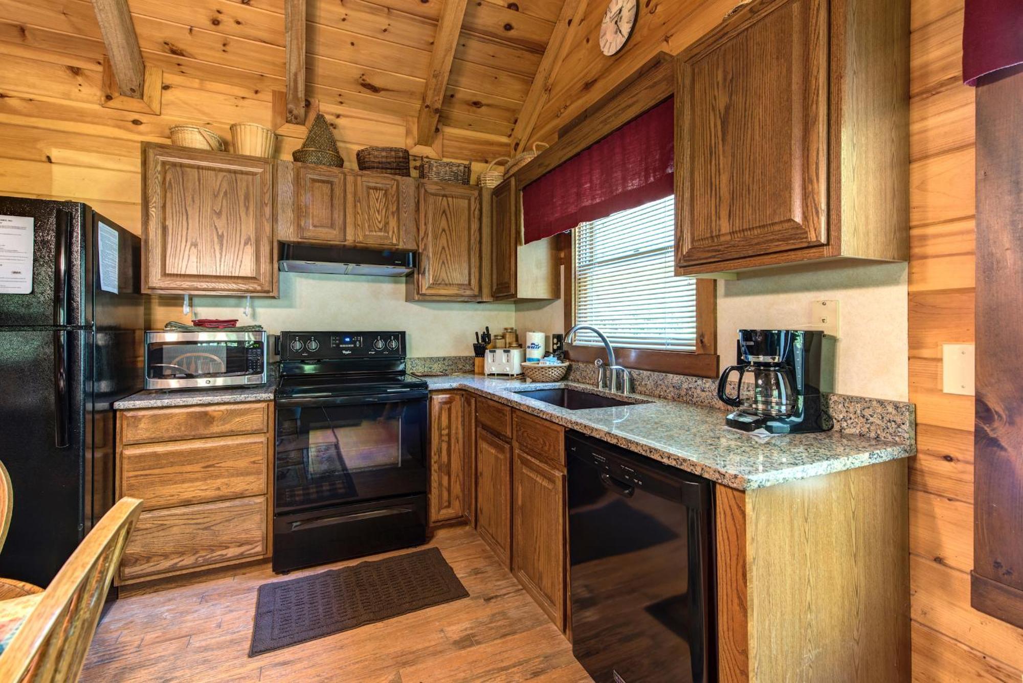 Fawn Cabin, 1 Bedroom, Sleeps 4, Hot Tub, Private, Pets, Gas Fireplace Gatlinburg Buitenkant foto